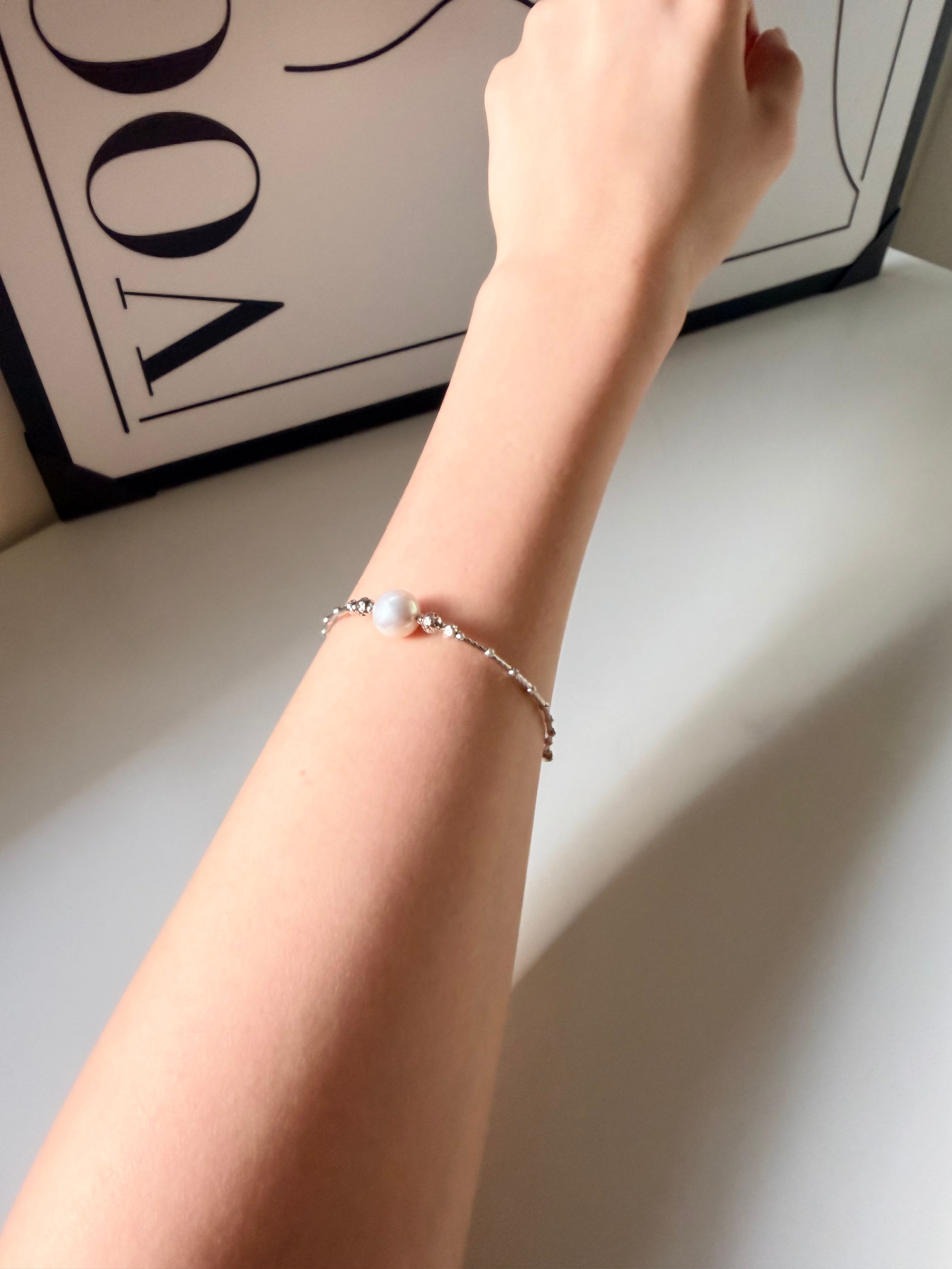 9-10mm Passepartout  single bead charm bracelet_model_ext