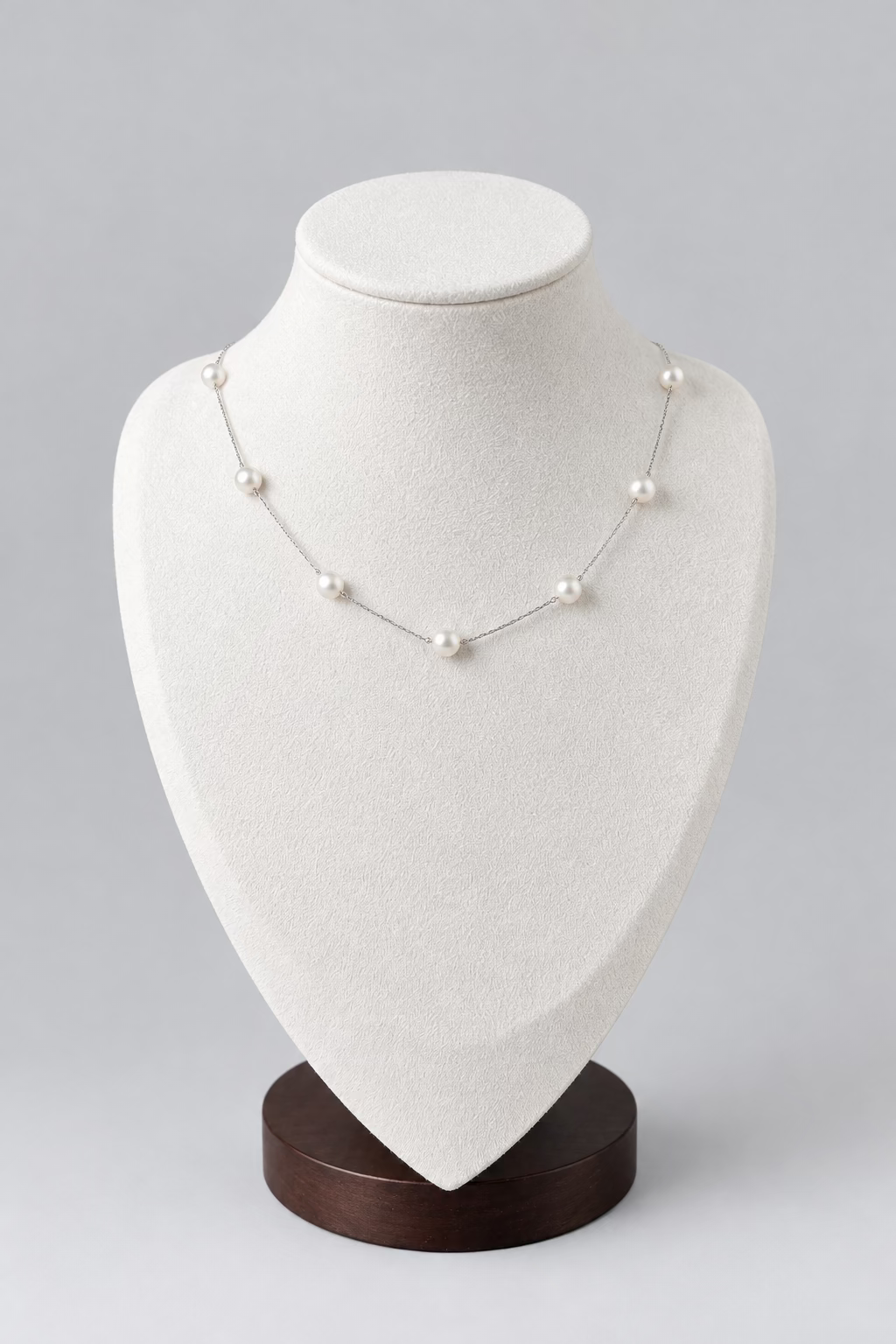 Akoya_strarry_night_necklace_mannequin