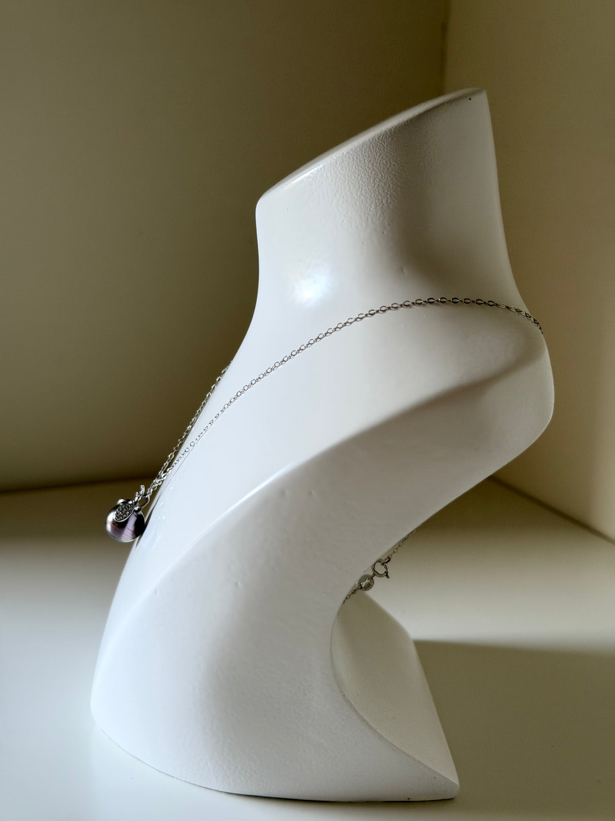 Bee pendant with Tahitian black pearl 9-10mm 925 sterling silver purple iridescent luster rare violet _05