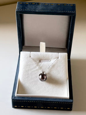 Bee pendant with Tahitian black pearl 9-10mm 925 sterling silver purple iridescent luster rare violet _packaginggift