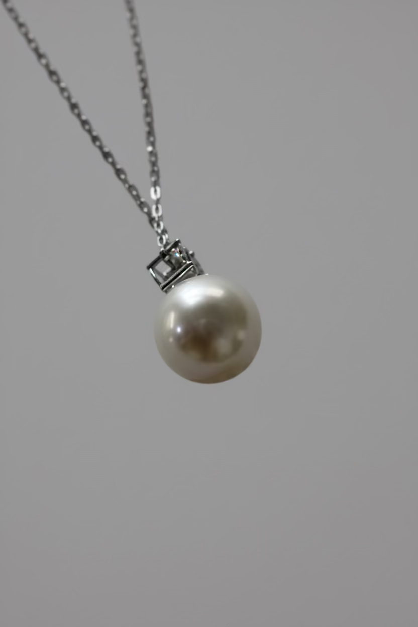 Close-up of 11-12mm Australian South Sea pearl mirror-like luster on Diana pendant cold white silver overtone_back
