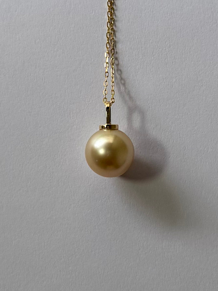 Close-up of 12-13mm golden South Sea pearl satiny luster warm champagne gold color with certificate_back