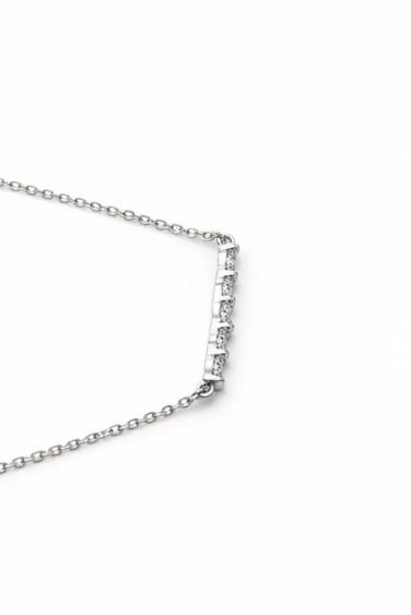 Close-up of 3 stone bar pendant 2cm 925 silver Korean minimalist necklace_side