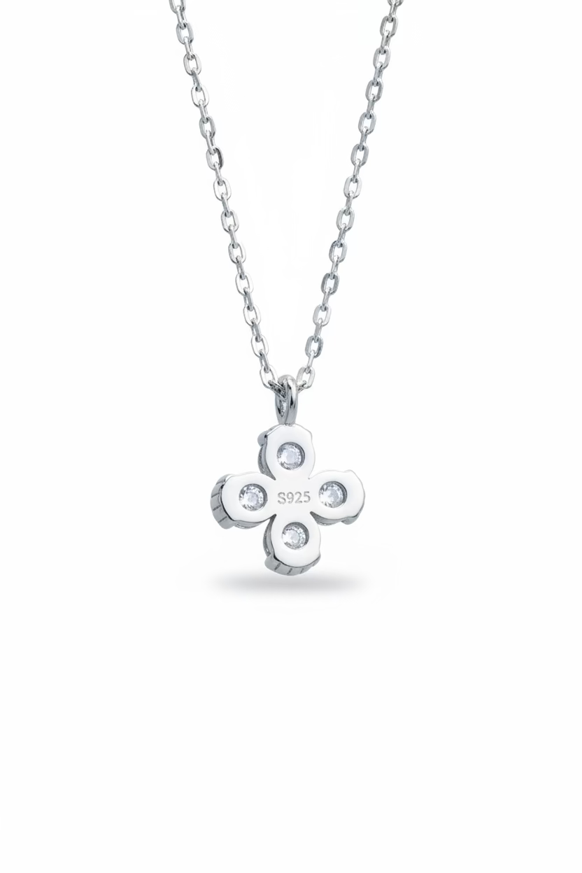 Close-up of 4 leaf clover pendant with diamonds 1cm x 1cm 925 silver Korean necklace_back