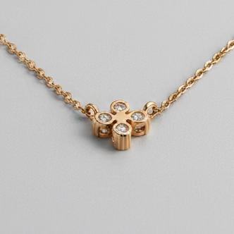 Close-up of 4 leaf clover pendant with diamonds 1cm x 1cm rose gold 925 silver Korean necklace_back