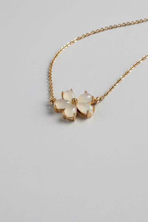 Close-up of flower pendant 1cm x 1cm rose gold 925 silver Korean minimalist bracelet_side