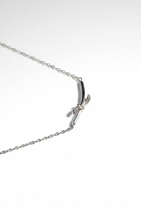 Close-up of knot pendant 2cm 925 silver Korean minimalist necklace_sideview