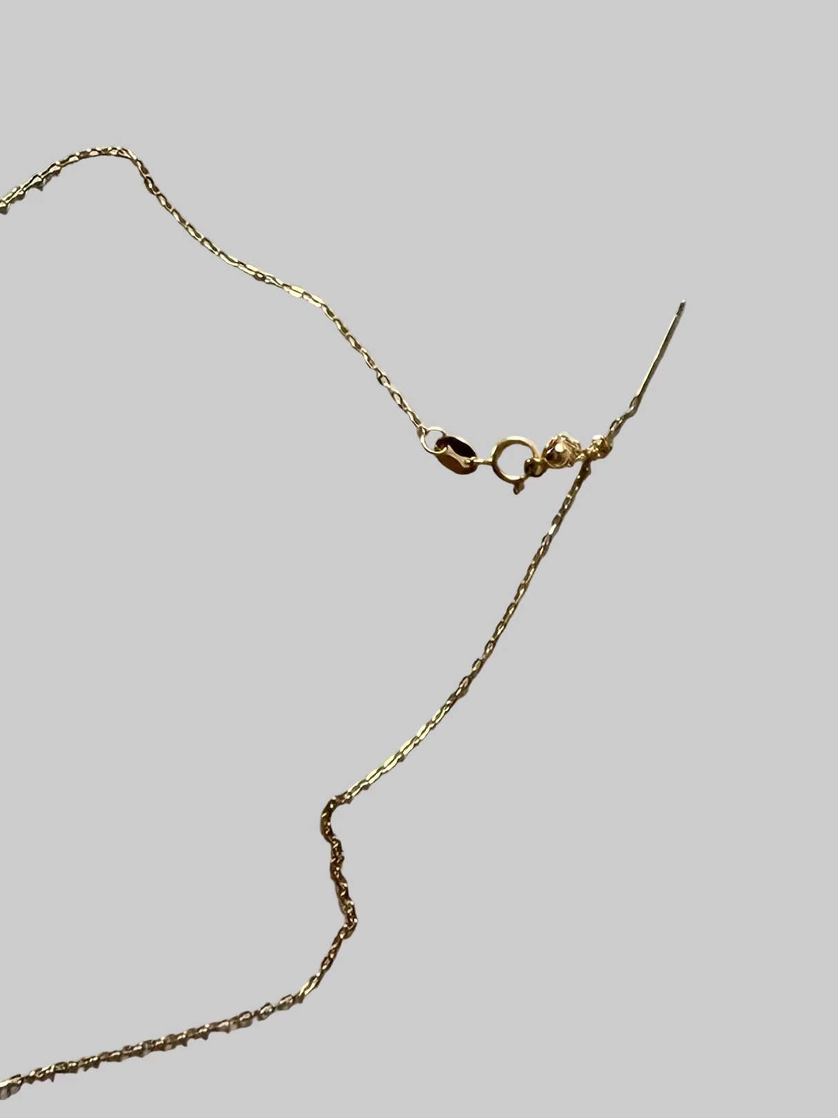 Close-up of smile chain pendant with 10 graduated pearls 5-6mm and 4-5mm 925 silver smiling arc design_chain