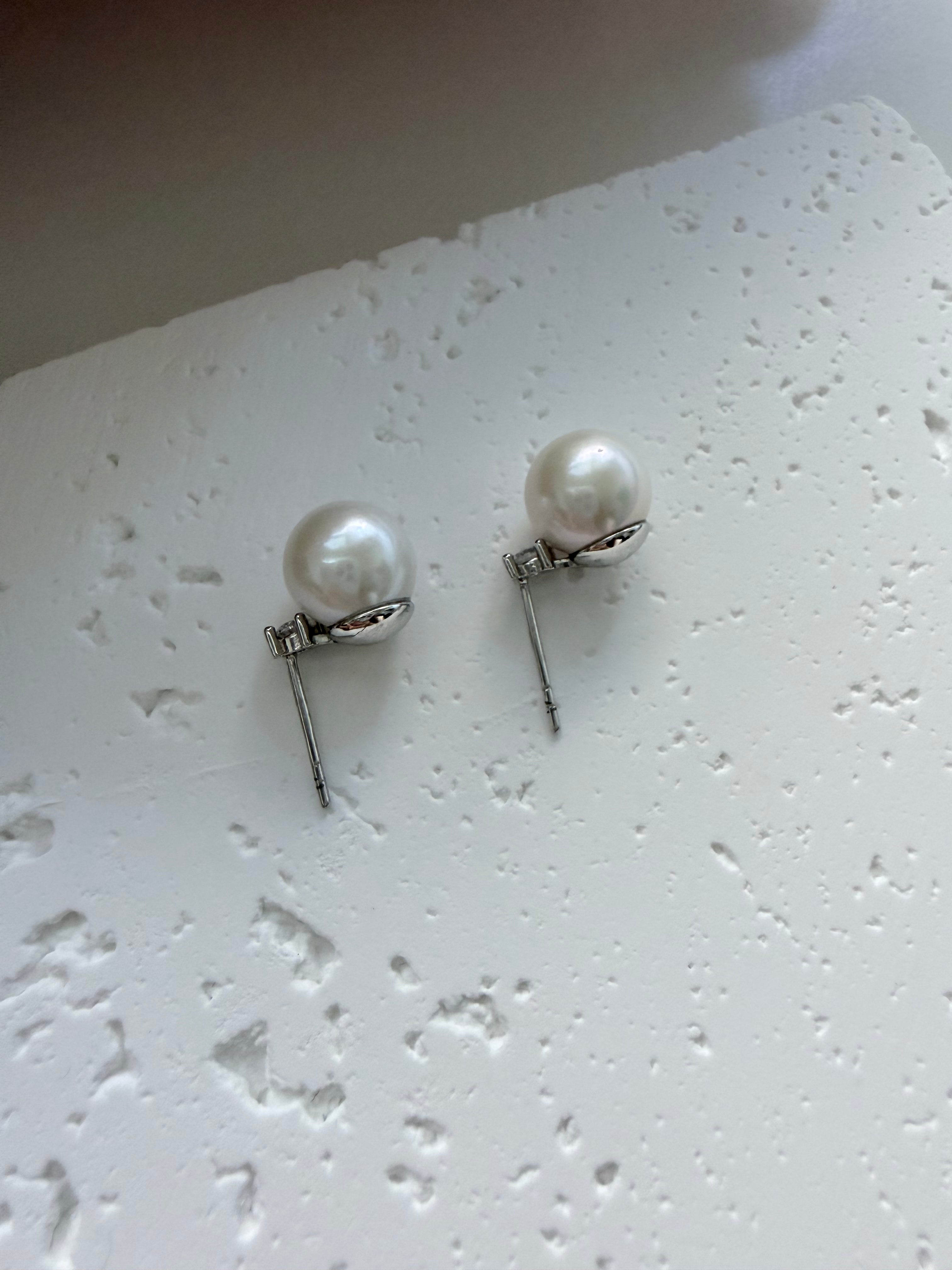 Diana style pearl stud earrings 9-10mm natural freshwater round pearl 925 sterling silver classic elegance_closeup