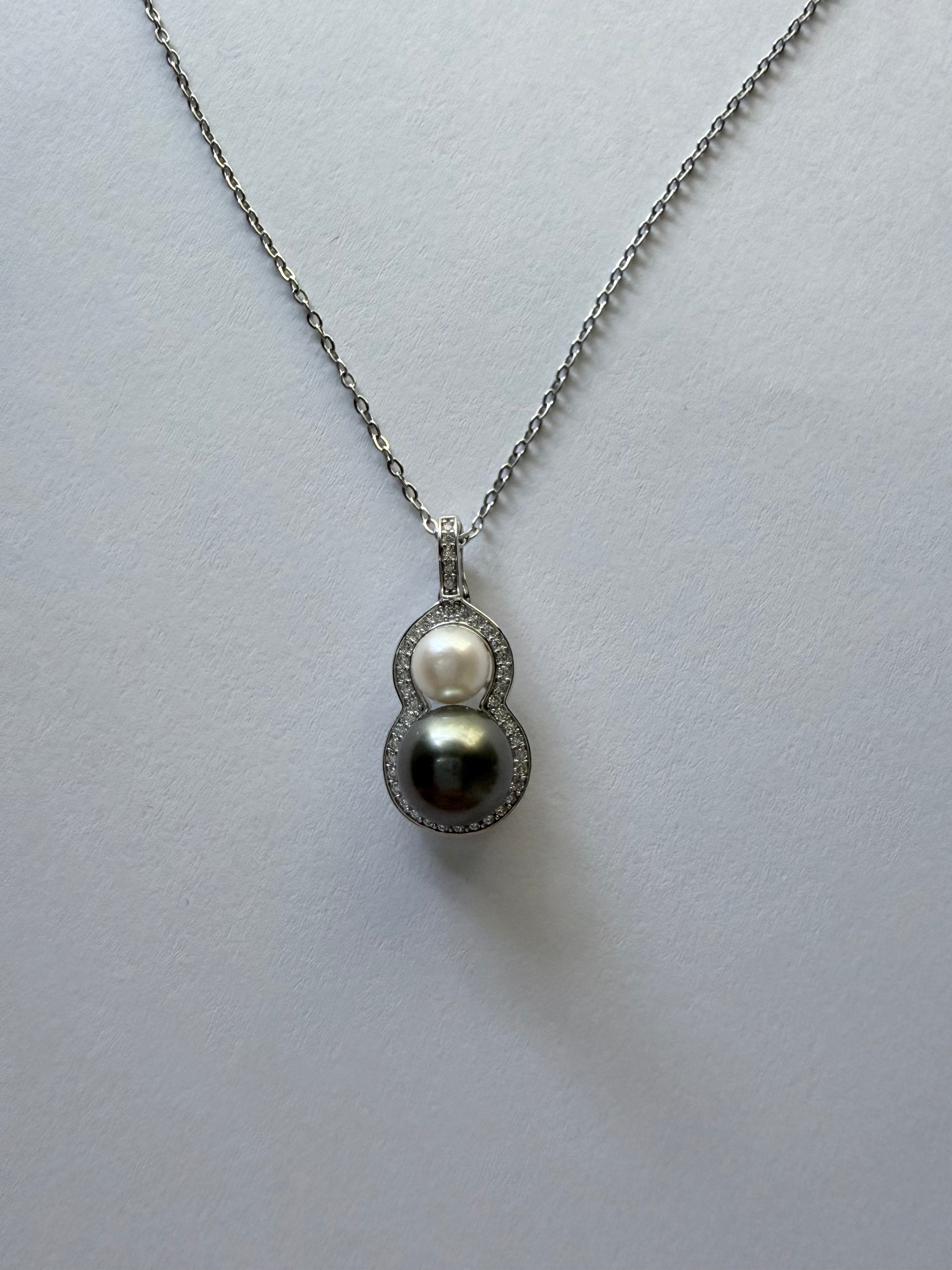 Double gourd pearl pendant Tahitian 9mm and Akoya 6mm saltwater pearls 925 silver twin pearl design Vera Muse_01
