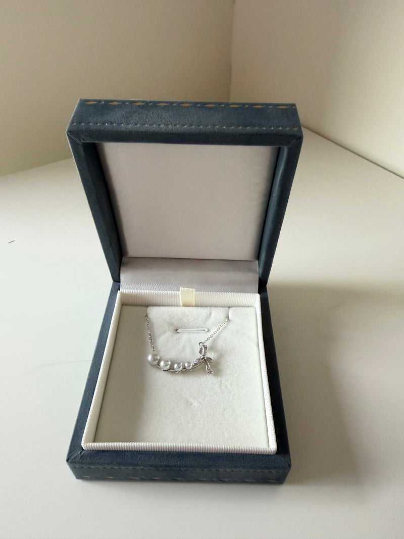 French bow 4-pearl Akoya pendant in jewelry gift box Vera Muse packaging gift