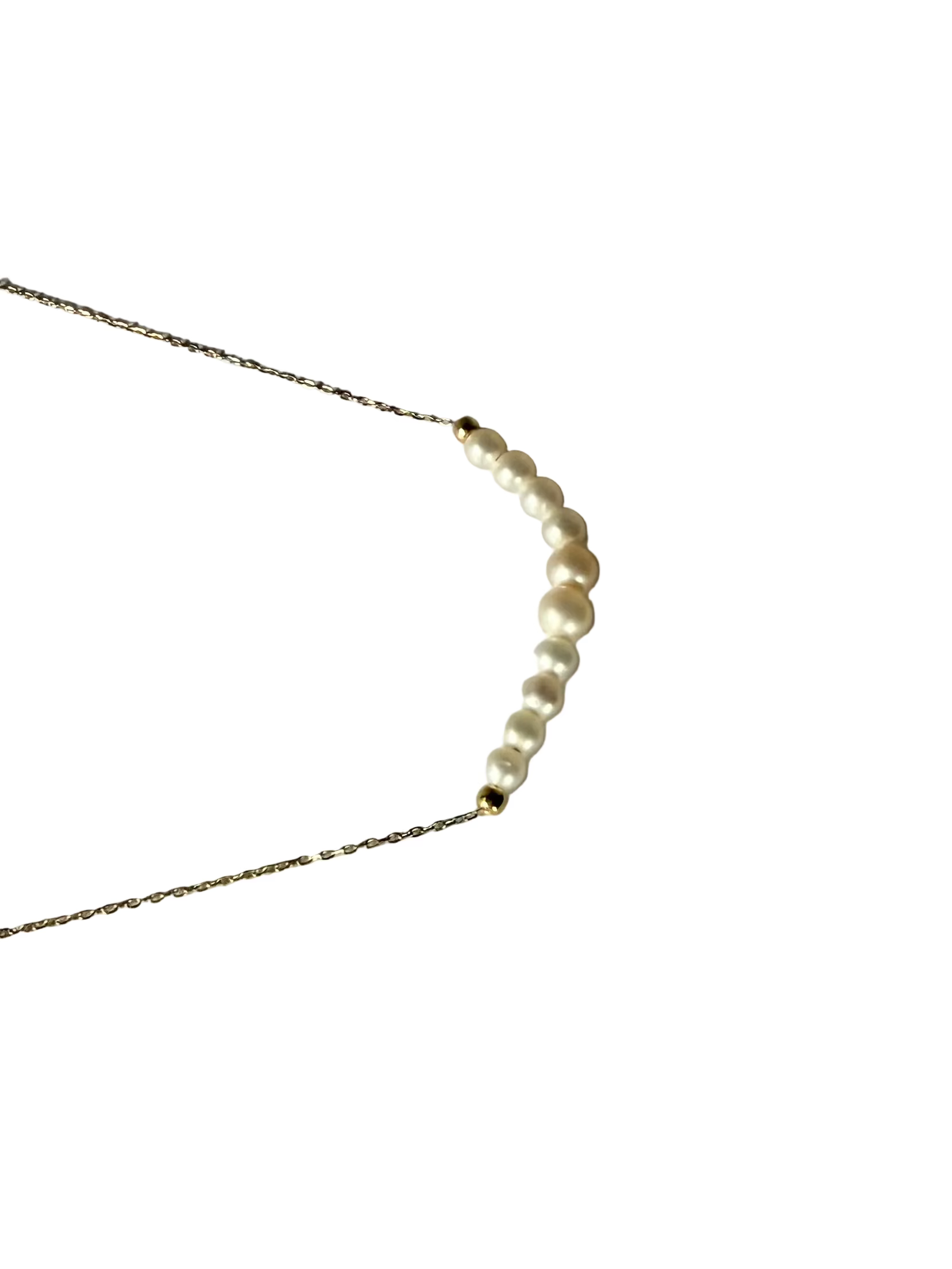 Graduated pearl arrangement on smile chain pendant 5-6mm and 4-5mm freshwater pearls