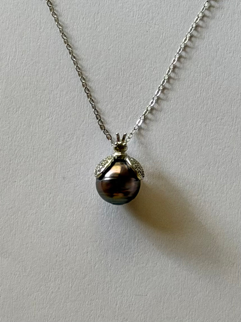 Bee Tahitian Black Pearl Pendant 9-10mm{Pre-order}