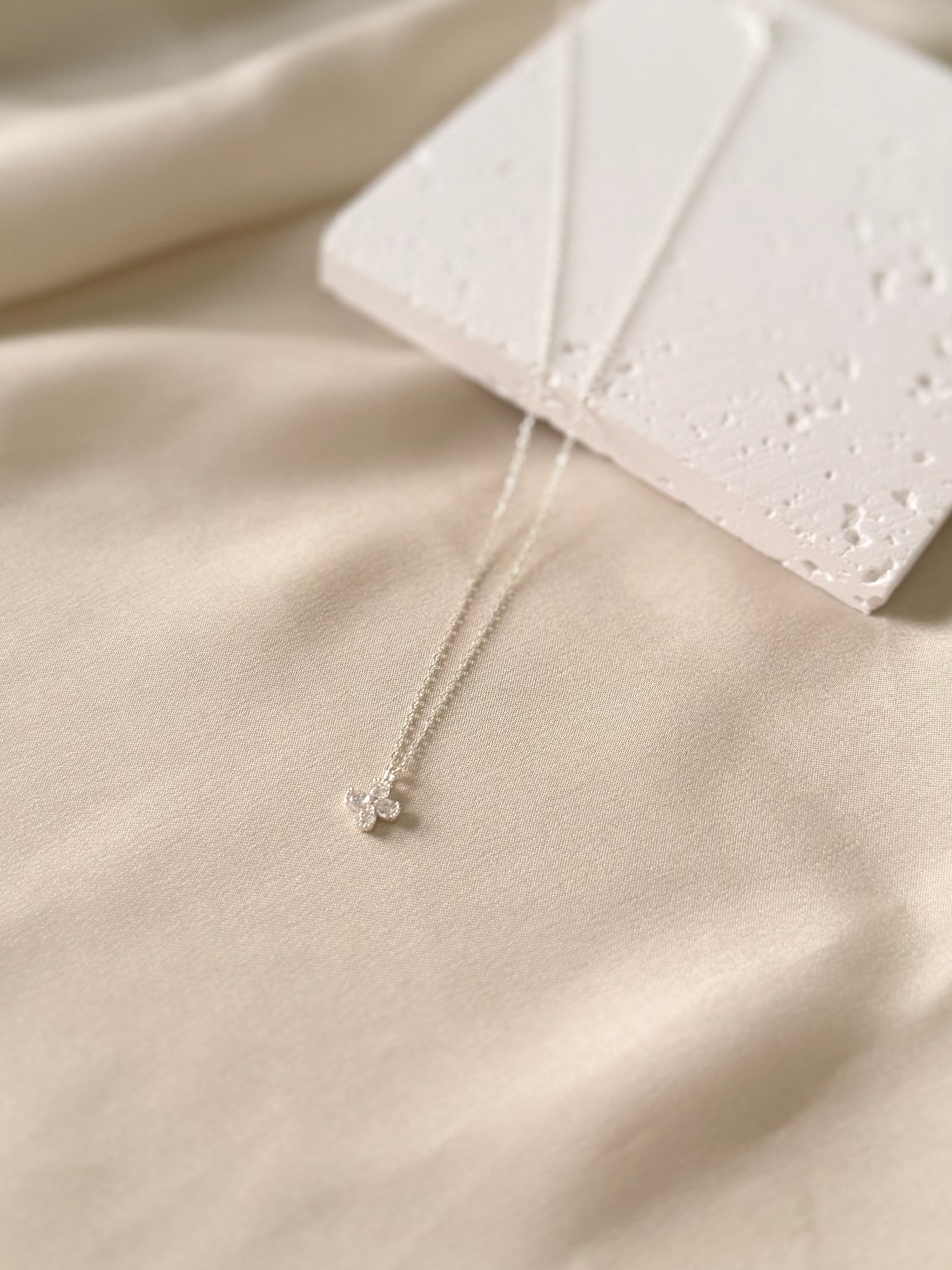 Korean diamond clover necklace 925 sterling silver 40cm chain pendant 1cm x 1cm lucky jewelry Vera Muse_inse