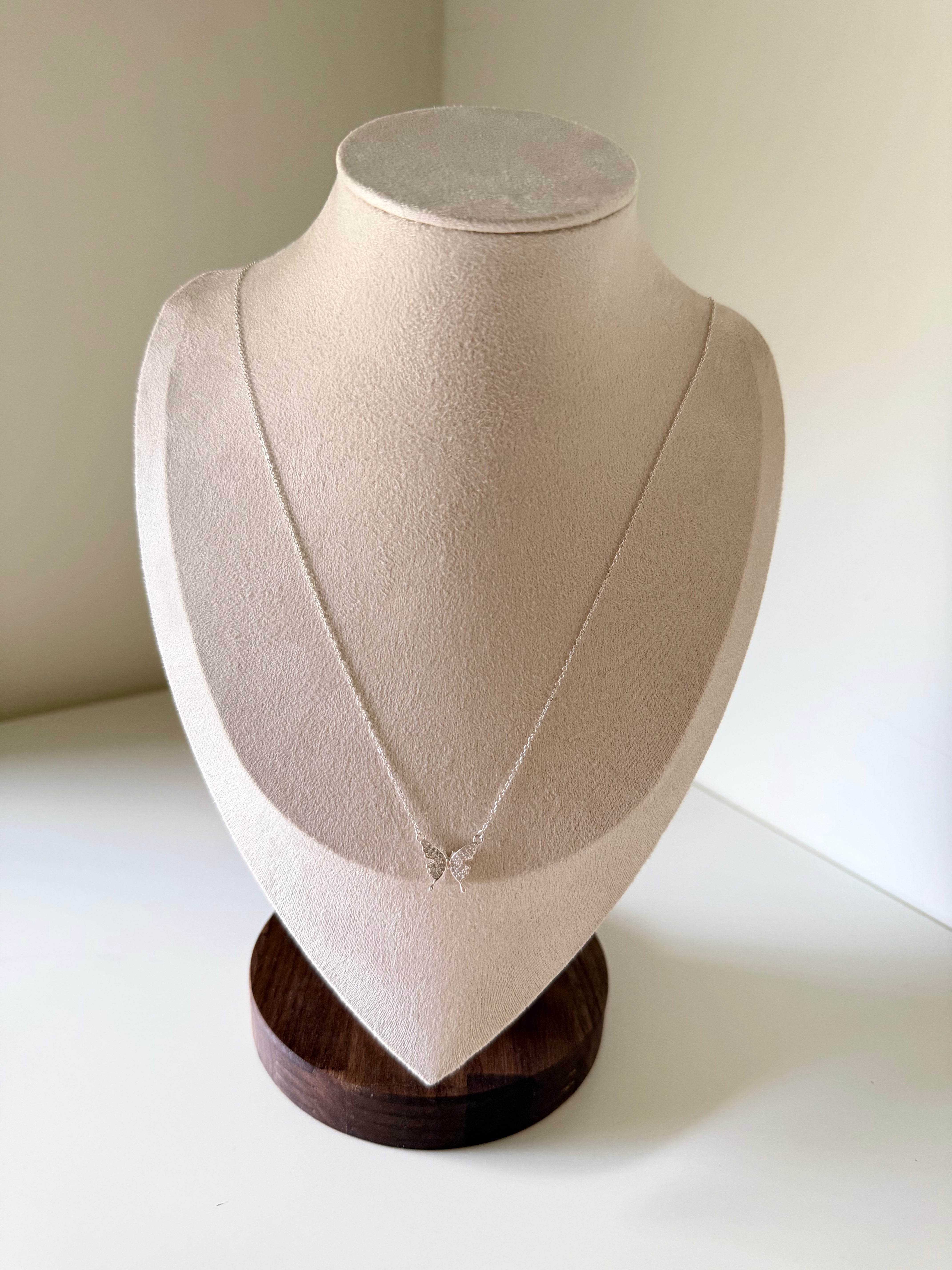 Model wearing Korean butterfly necklace on collarbone 45cm silver chain_mannequin