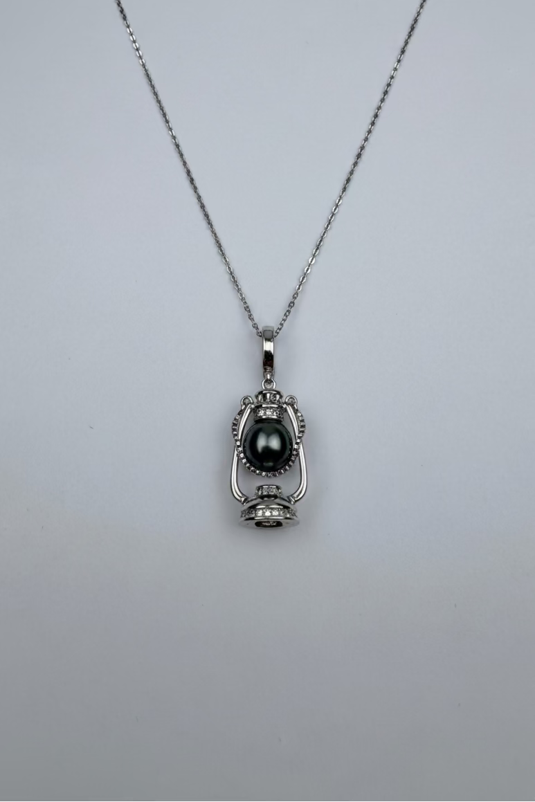 Oil lamp Tahitian pearl pendant 8-9mm black saltwater pearl 925 sterling silver vintage design Vera Muse