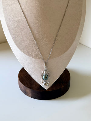 Oil lamp Tahitian pearl pendant 8-9mm black saltwater pearl 925 sterling silver vintage design Vera Muse_05