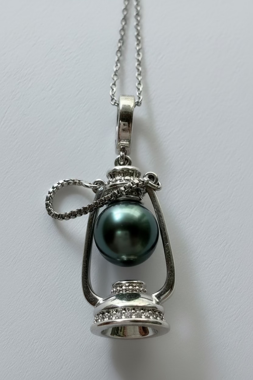 Oil lamp Tahitian pearl pendant 8-9mm black saltwater pearl 925 sterling silver vintage design Vera Muse_cu
