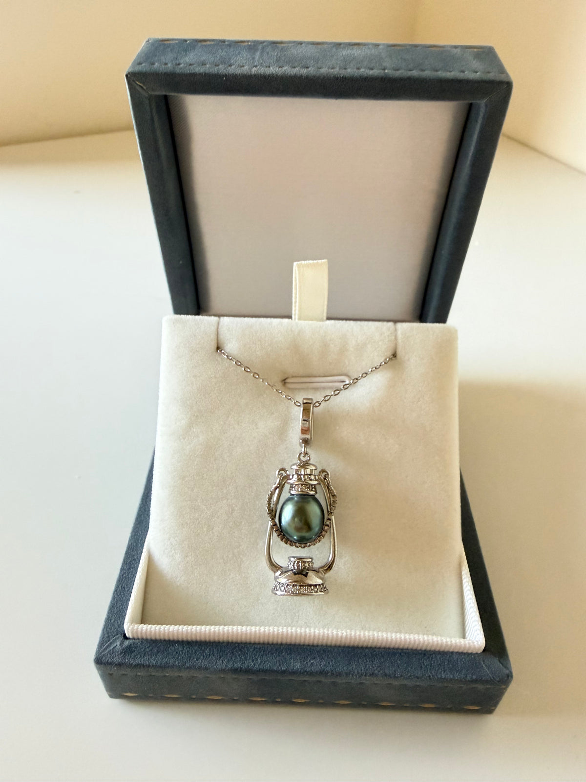 Oil lamp Tahitian pearl pendant 8-9mm black saltwater pearl 925 sterling silver vintage design Vera Muse_packaginggift