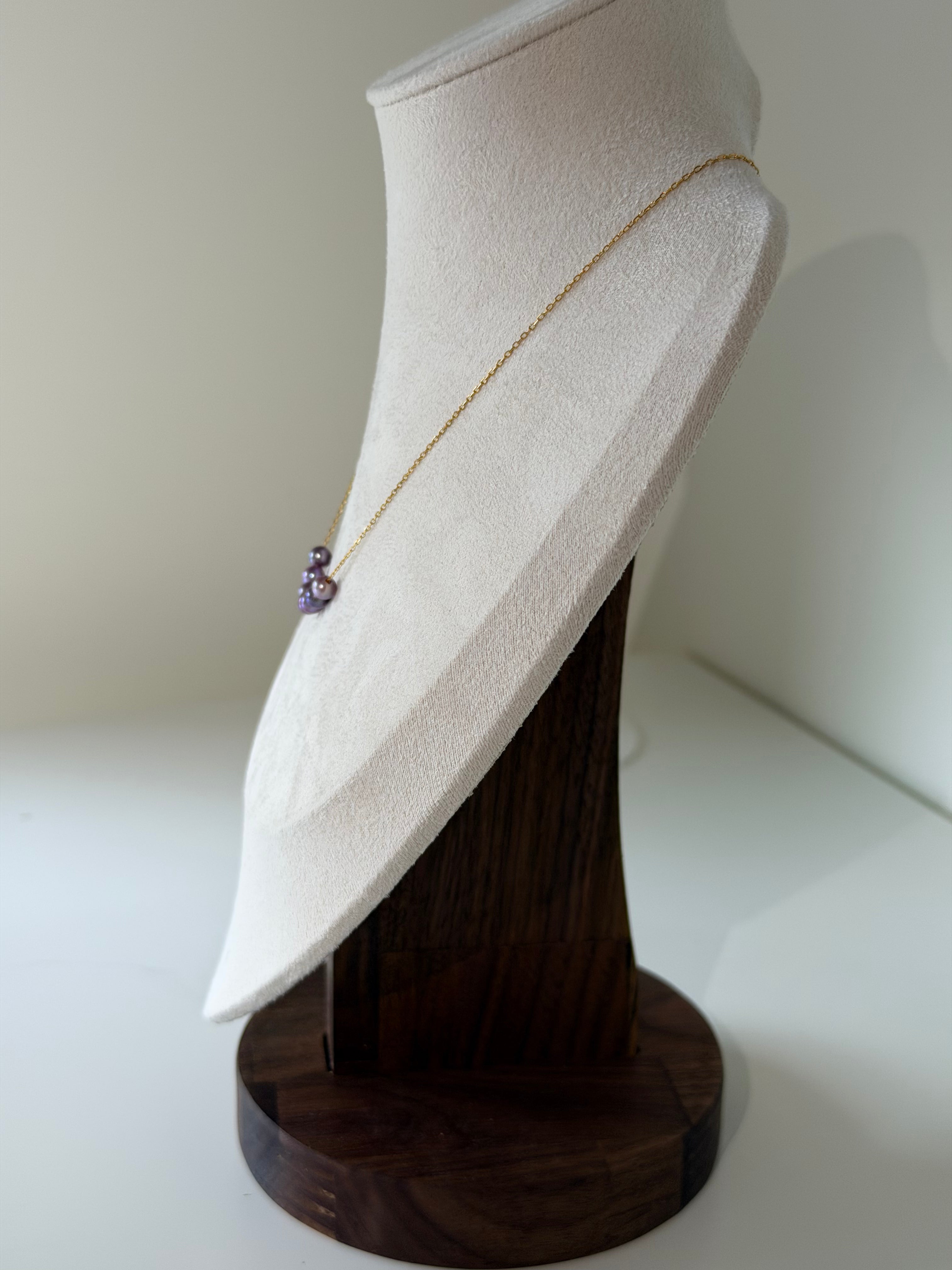 Side view of smile pearl pendant on woman neck 4-5mm Akoya purple graduated pearls_mannequin