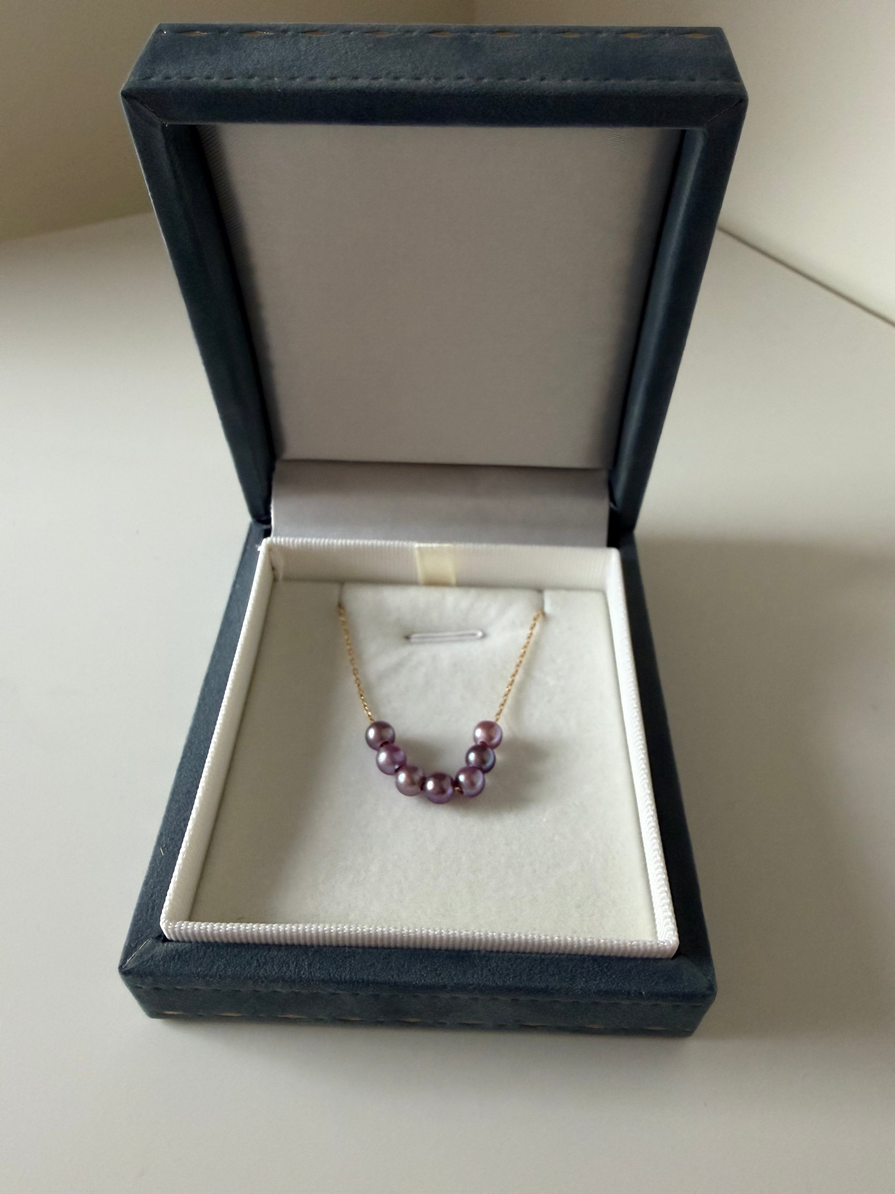 Smile curve 7-pearl Akoya pendant in jewelry gift box Vera Muse packaging gift