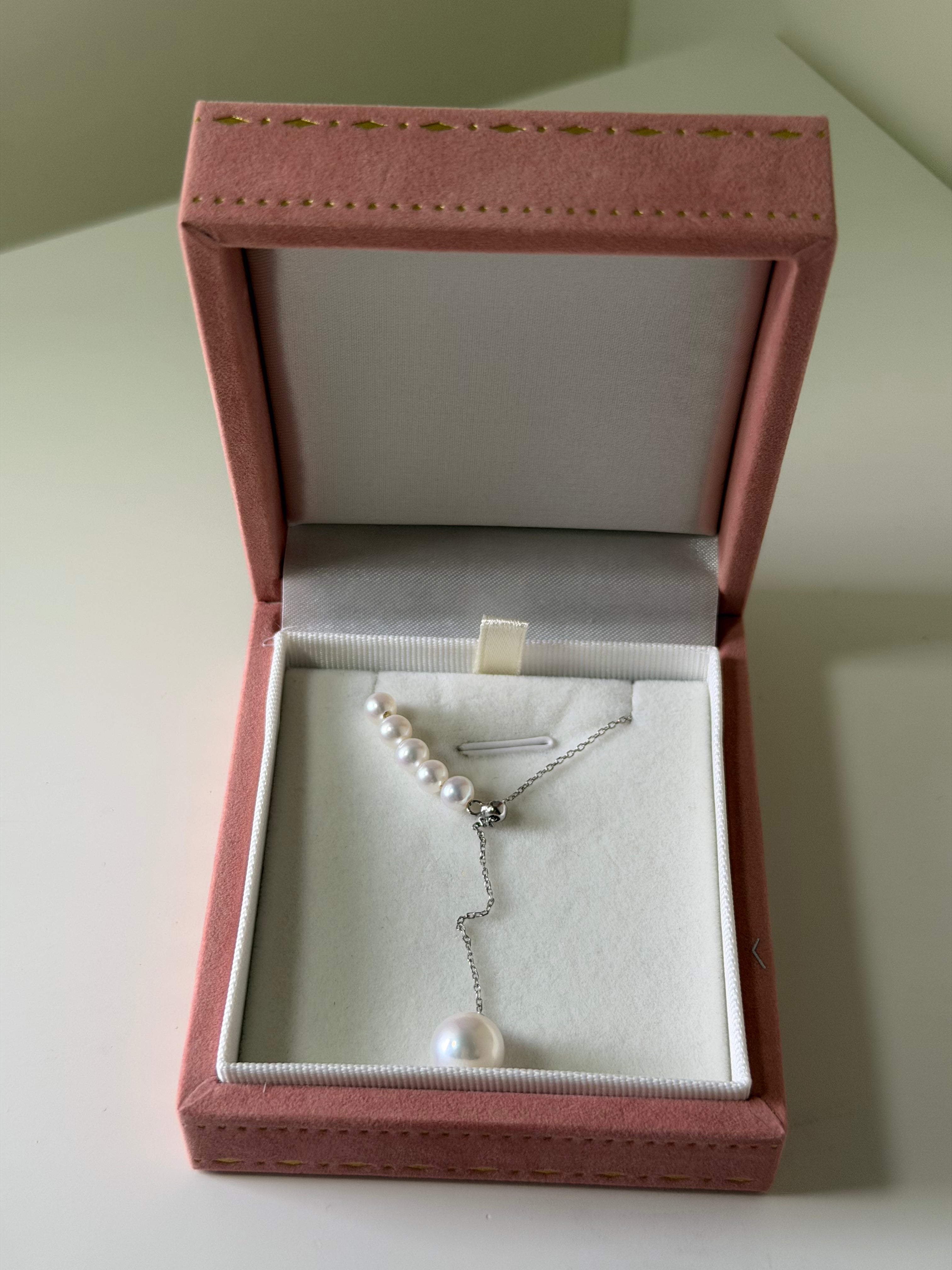 Teardrop mermaid tear pearl pendant in jewelry gift box Vera Muse packaging gift