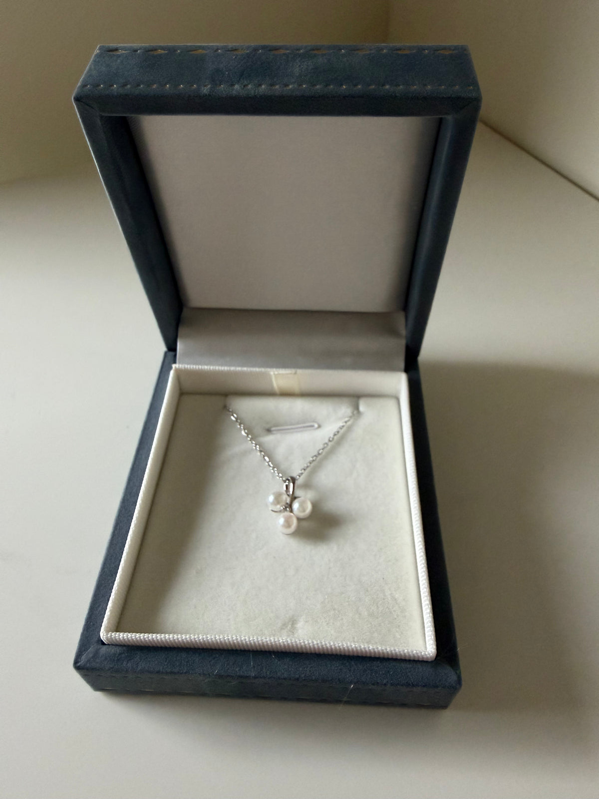 Three leaf clover 3-pearl Akoya pendant in jewelry gift box Vera Muse packaging gift
